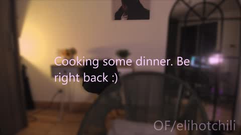 Snapshot of elihotchili chatting on 01-20-25, 01:50 Eli online show from 01-20-25, 01:50