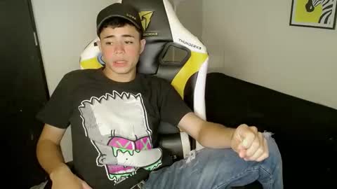 Snapshot of elii_797 chatting on 10-15-25, 02:17 bby-santy online show from 10-15-25, 02:17