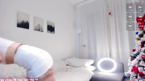 Snapshot of elimeowy chatting on 12-15-25, 04:17 Hey Im Elizzi. Lets have fun and enjoy together online show from 12-15-25, 04:17