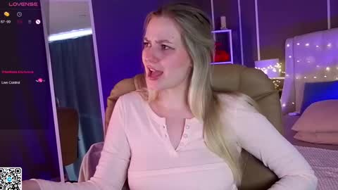 Snapshot of elina_nortas chatting on 03-12-25, 07:24 Elina online show from 03-12-25, 07:24