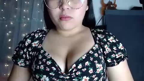 Elina  online show from 10-20-25, 03:56