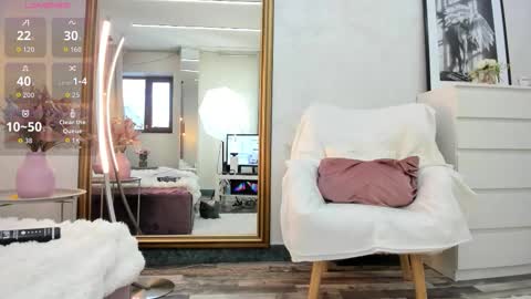 Snapshot of elinamoon_ chatting on 02-19-26, 06:53 Elina online show from 02-19-26, 06:53