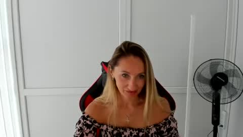 Milena online show from 06-26-26, 07:13