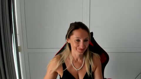 Milena online show from 07-20-26, 11:01