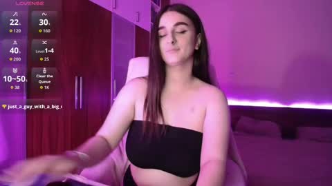 Snapshot of elinarossi chatting on 04-20-26, 06:53 Elina Rossi online show from 04-20-26, 06:53