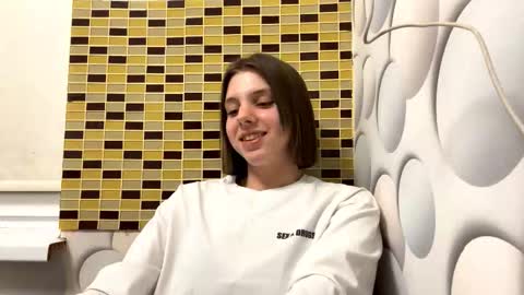 Elisa online show from 10-15-25, 07:14