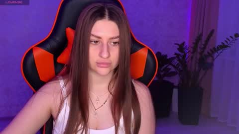 Elina online show from 10-20-25, 08:09