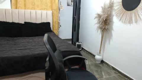ELIO online show from 05-05-26, 02:19