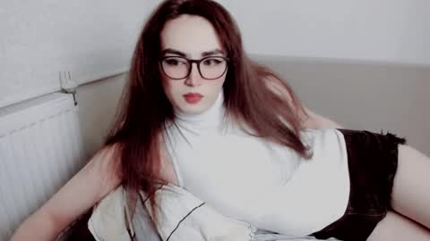 Snapshot of elisa_2001 chatting on 10-08-25, 10:51 Liza online show from 10-08-25, 10:51