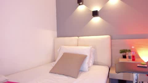 Elisa online show from 04-25-26, 08:17