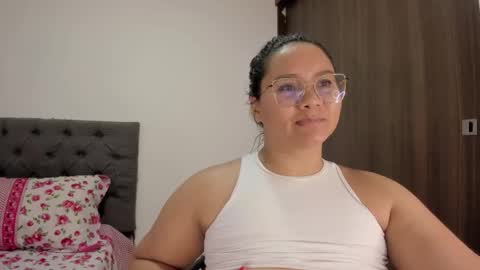 Snapshot of elisa_connors18 chatting on 10-02-25, 09:22      online show from 10-02-25, 09:22