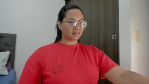 Snapshot of elisa_connors18 chatting on 10-18-25, 12:57      online show from 10-18-25, 12:57