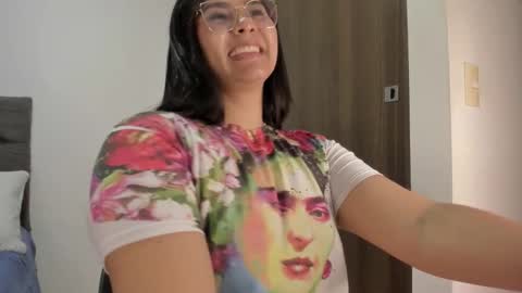Snapshot of elisa_connors18 chatting on 10-24-25, 03:14      online show from 10-24-25, 03:14