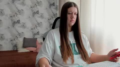 Snapshot of elisa_kollin chatting on 05-18-26, 07:14 Aletta Oushen online show from 05-18-26, 07:14