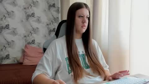 Snapshot of elisa_kollin chatting on 06-01-26, 06:59 Aletta Oushen online show from 06-01-26, 06:59