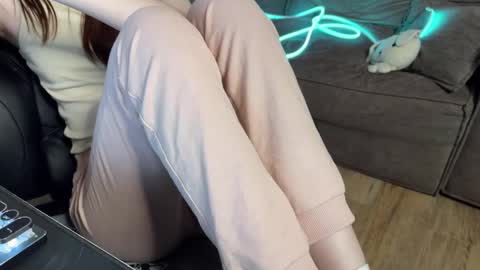 Snapshot of elisa_north chatting on 03-06-25, 04:28 Elisa North online show from 03-06-25, 04:28