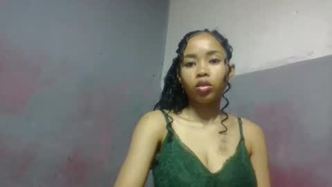 Snapshot of elisabethee chatting on 04-17-26, 10:35 elisabethee online show from 04-17-26, 10:35