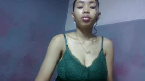 Snapshot of elisabethee chatting on 04-23-26, 12:01 elisabethee online show from 04-23-26, 12:01