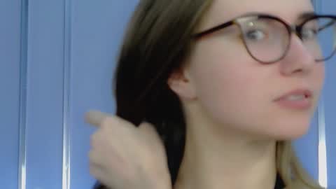 Snapshot of elisaminix_ chatting on 11-28-25, 07:22 Elison online show from 11-28-25, 07:22