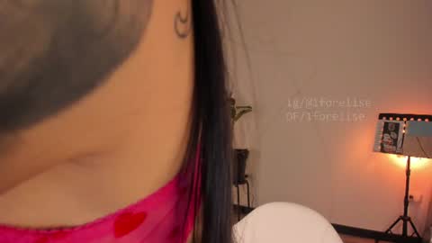 Snapshot of elise_77 chatting on 06-21-26, 04:15 Eli online show from 06-21-26, 04:15