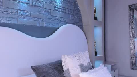 Snapshot of elise_diamond chatting on 11-27-25, 09:50 Elise diamond online show from 11-27-25, 09:50