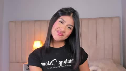Snapshot of elise_diamond chatting on 05-26-26, 12:17 Elise diamond online show from 05-26-26, 12:17