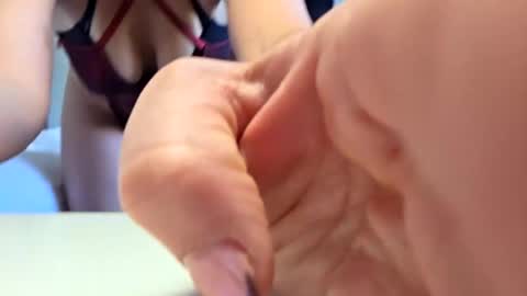 Snapshot of elisehipele chatting on 10-09-25, 03:21 elisehipele online show from 10-09-25, 03:21