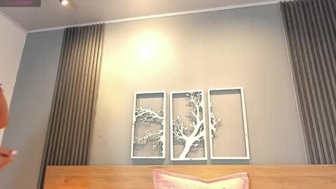 Elise Play Boobs online show from 04-21-26, 06:23