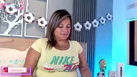Snapshot of eliseplayboobs chatting on 06-19-26, 06:12 Elise Play Boobs online show from 06-19-26, 06:12
