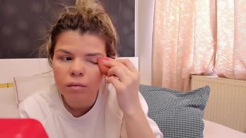 Elly online show from 03-26-26, 11:49