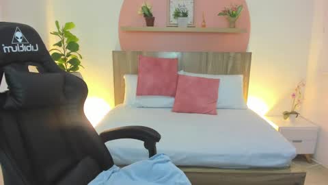 E L I S S A online show from 12-23-24, 02:24