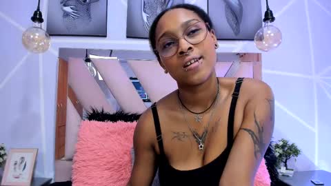 Snapshot of elit_noa chatting on 02-11-25, 07:38 elit noa online show from 02-11-25, 07:38