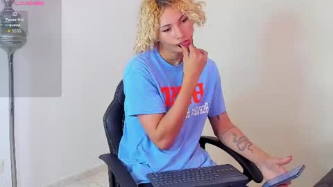 Snapshot of elite__models chatting on 07-19-26, 07:50 Valentino Konny y Jhon online show from 07-19-26, 07:50