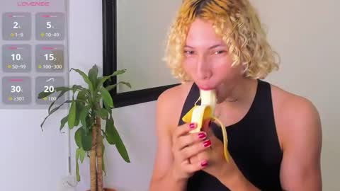 Snapshot of elite__models chatting on 07-23-26, 01:08 Valentino Konny y Jhon online show from 07-23-26, 01:08