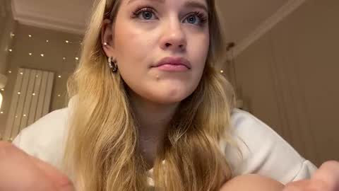 Stephanie online show from 02-09-26, 09:41