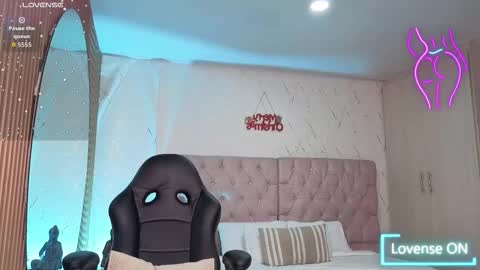 Snapshot of eliza_eup69 chatting on 12-14-25, 07:40 ELIZA online show from 12-14-25, 07:40