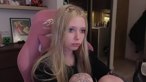 Elizabeth online show from 04-06-26, 07:48