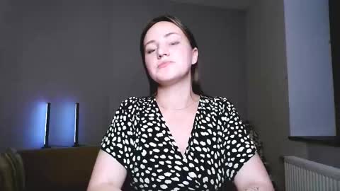 Snapshot of eliza_sin chatting on 10-17-25, 08:33 Elizabeth online show from 10-17-25, 08:33