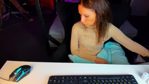 Elizabethangel online show from 03-06-25, 05:43