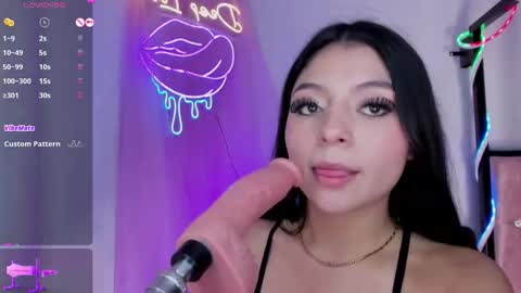 Elizabeth online show from 11-21-25, 02:43