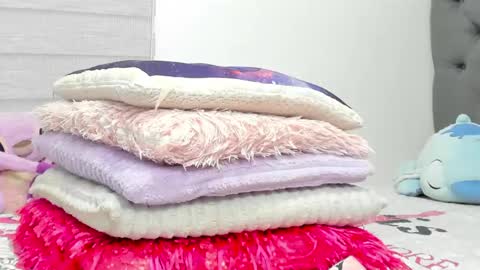 Snapshot of elizabeth_18_ chatting on 04-28-26, 03:22 ELIZA online show from 04-28-26, 03:22