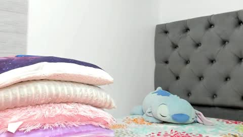 Snapshot of elizabeth_18_ chatting on 05-10-26, 03:12 ELIZA online show from 05-10-26, 03:12