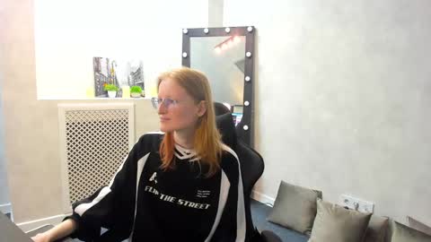 Snapshot of elizabeth_harpper chatting on 01-31-25, 11:24 Elizabeth online show from 01-31-25, 11:24