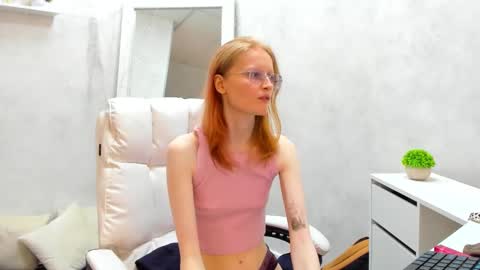 Snapshot of elizabeth_harpper chatting on 03-01-25, 06:57 Elizabeth online show from 03-01-25, 06:57