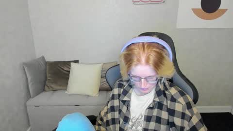 Snapshot of elizabeth_harpper chatting on 09-23-25, 01:52 Elizabeth online show from 09-23-25, 01:52