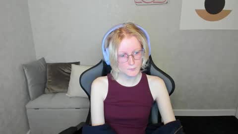 Snapshot of elizabeth_harpper chatting on 09-24-25, 02:04 Elizabeth online show from 09-24-25, 02:04