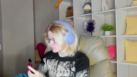 Elizabeth online show from 11-02-25, 01:19