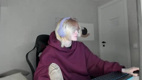 Elizabeth online show from 11-10-25, 01:15