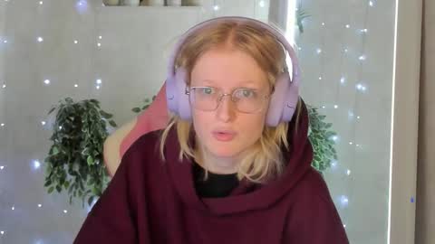 Elizabeth online show from 11-24-25, 01:05