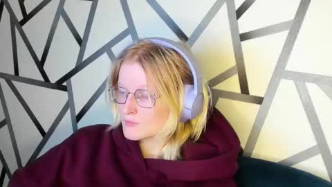 Elizabeth online show from 11-26-25, 01:17